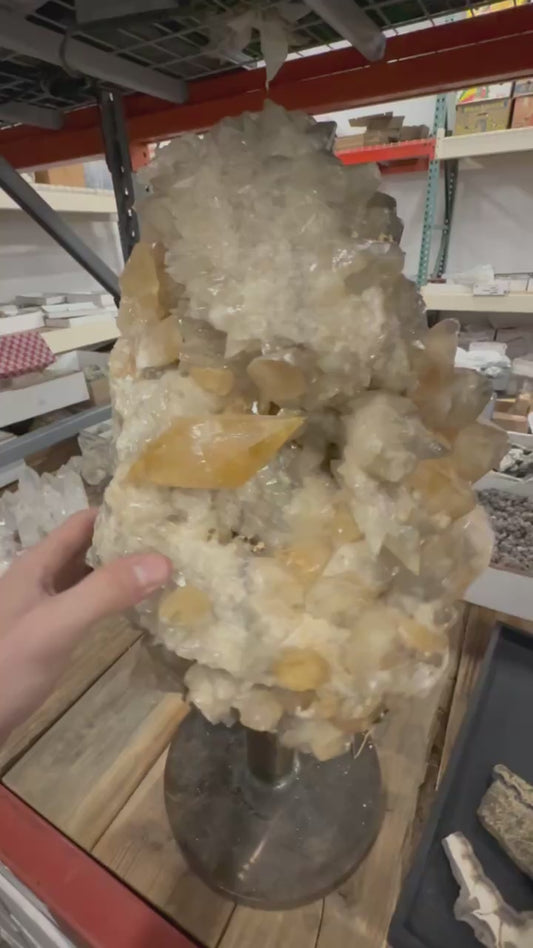 Instagram Story Showcase 01 - Calcite on stand